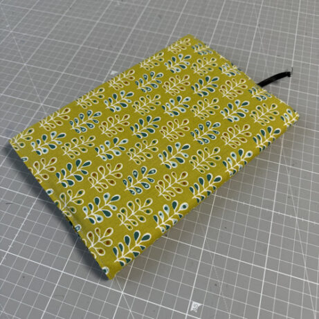 Obal na&nbsp;knihu - šijeme kabelky